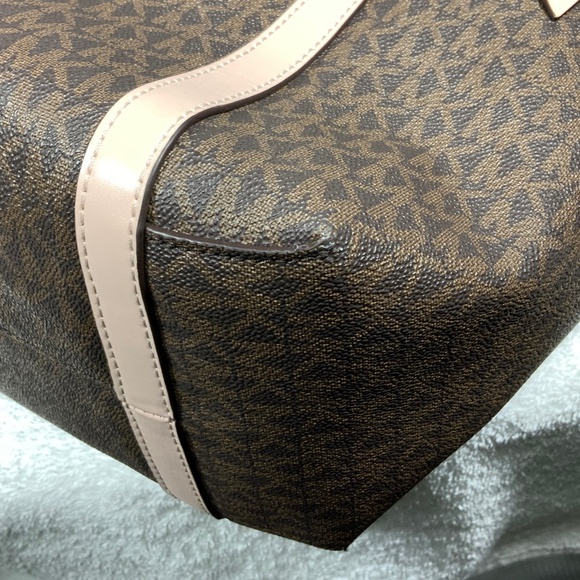 Michael Kors Sullivan Large Laptop Tote - Picture 11 of 14